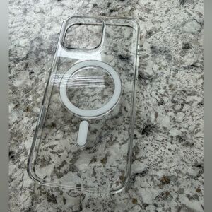 iPhone 16 Pro Max. Apple Transparent Magnetic Phone Case